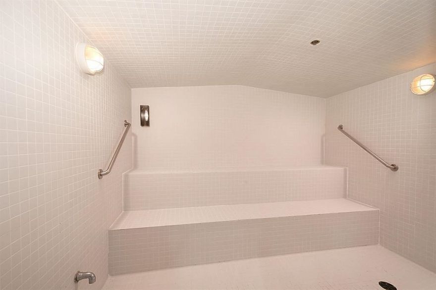 704 499 Broughton Street