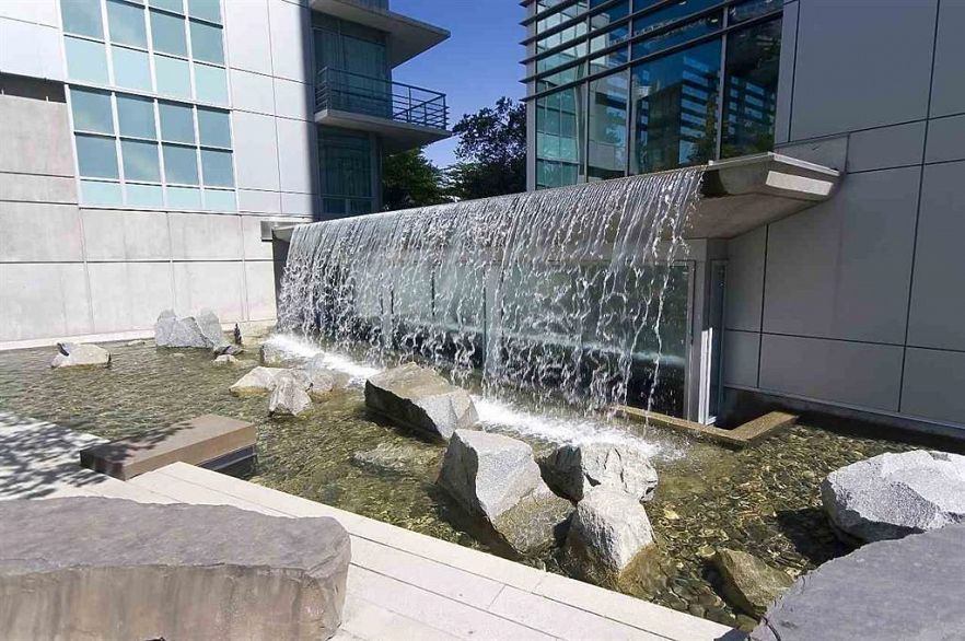 704 499 Broughton Street