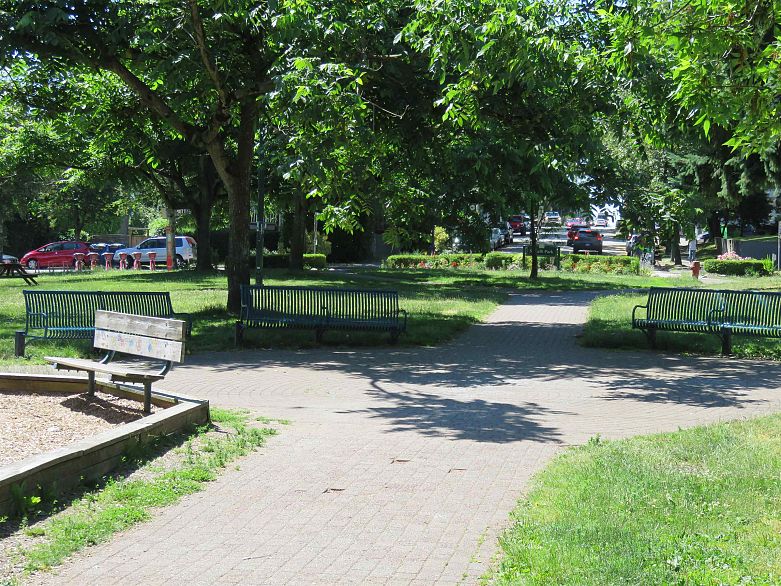 #205 665 E 6th Avenue