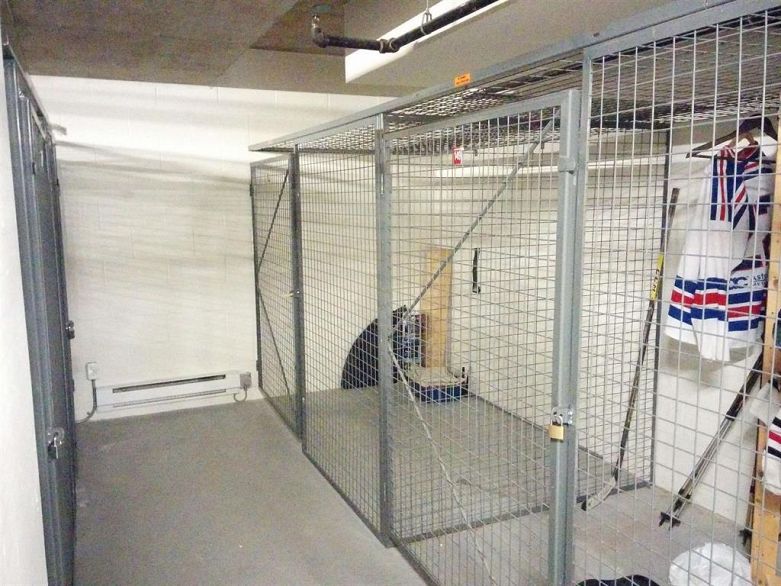 704 499 Broughton Street