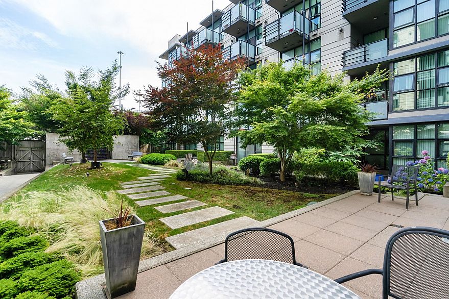 423 8988 Hudson Street