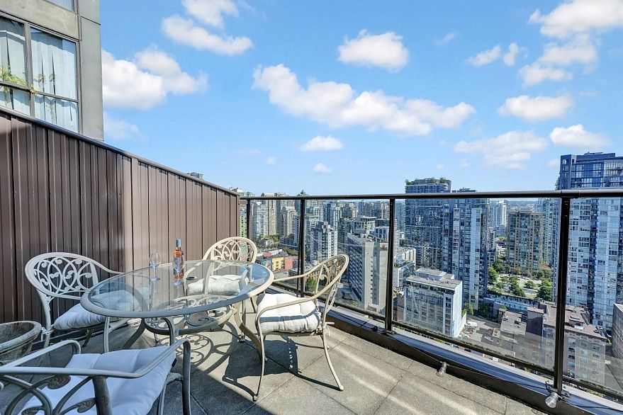 2703 1189 Howe Street