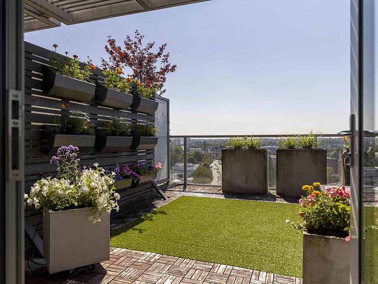 1206 2770 Sophia Street