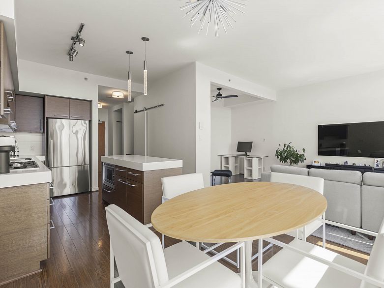 1206 2770 Sophia Street