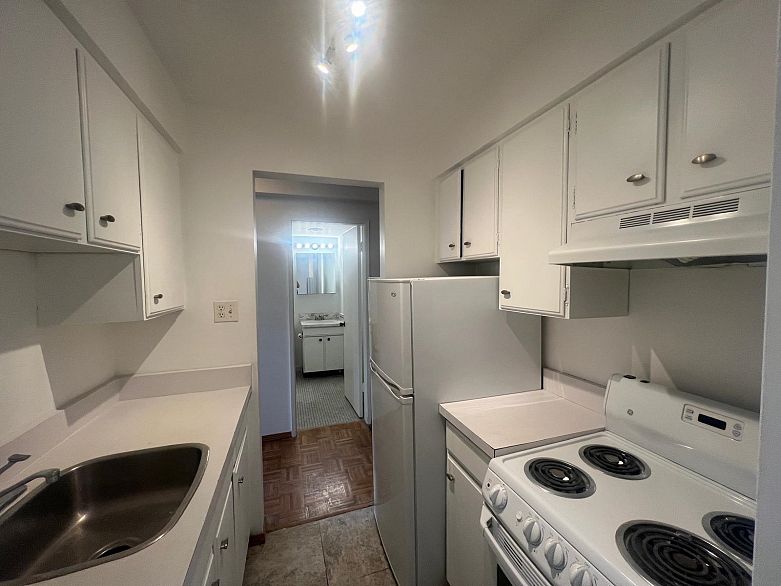 501 1850 Comox Street