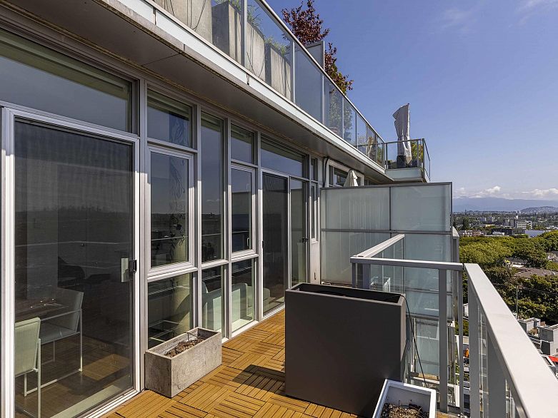 1206 2770 Sophia Street