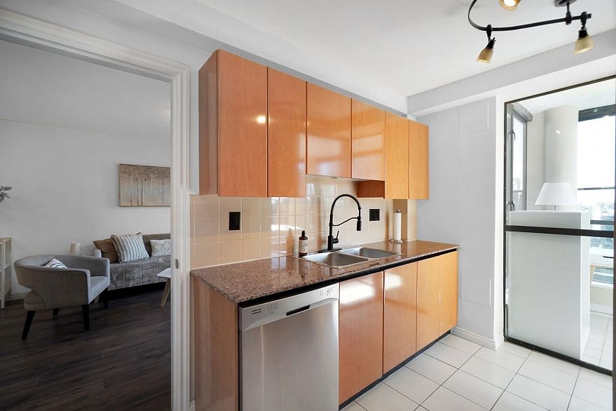 2703 1189 Howe Street