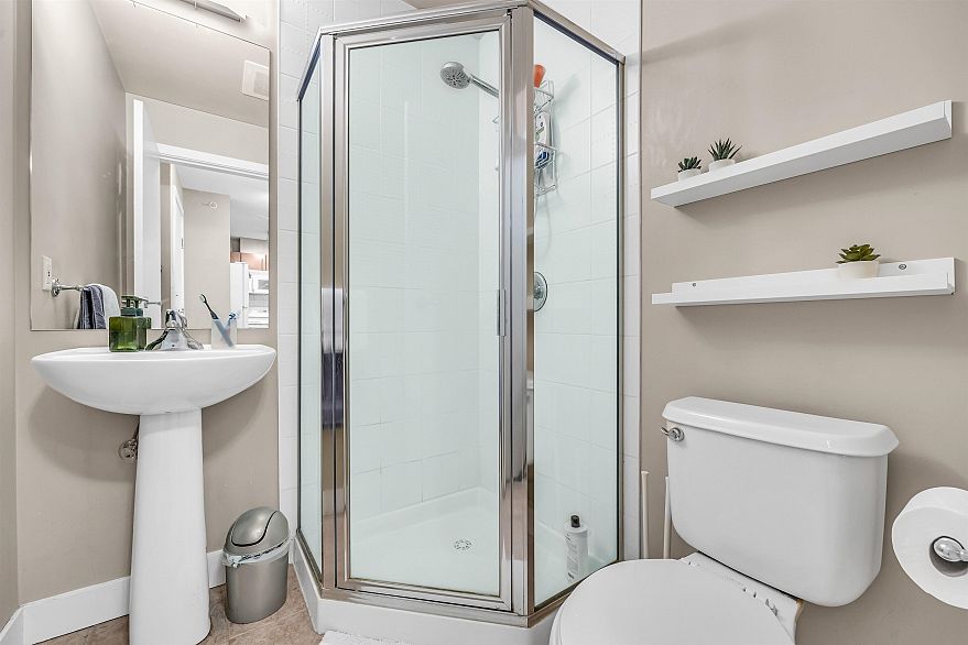 403 7088 Mont Royal Square