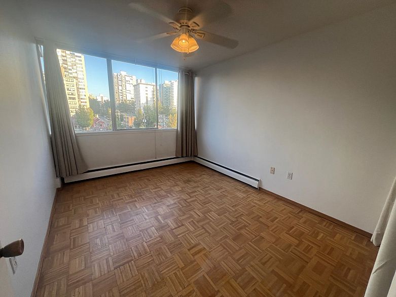 501 1850 Comox Street