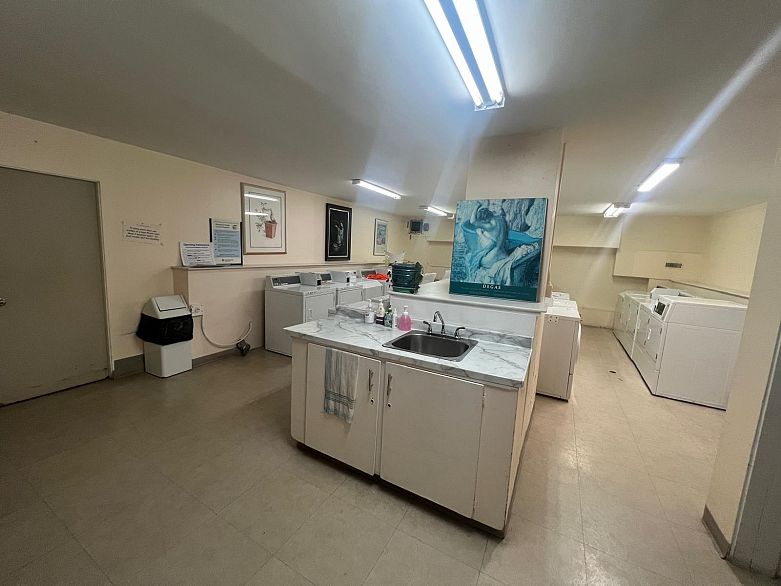 501 1850 Comox Street