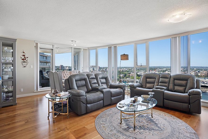 2703 455 Beach Crescent