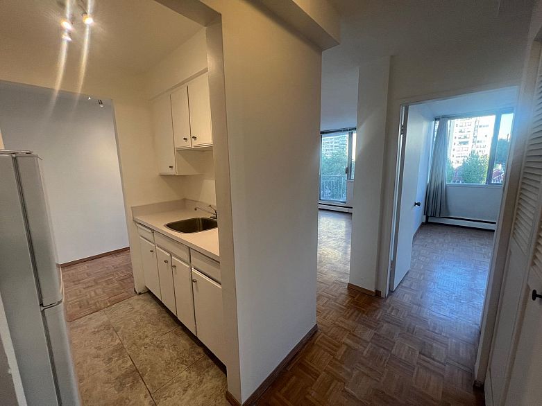 501 1850 Comox Street