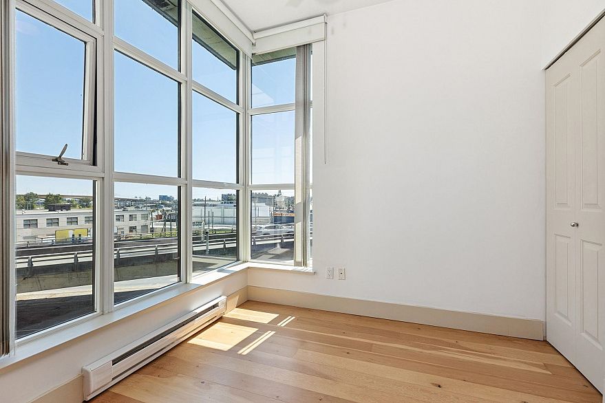 423 8988 Hudson Street