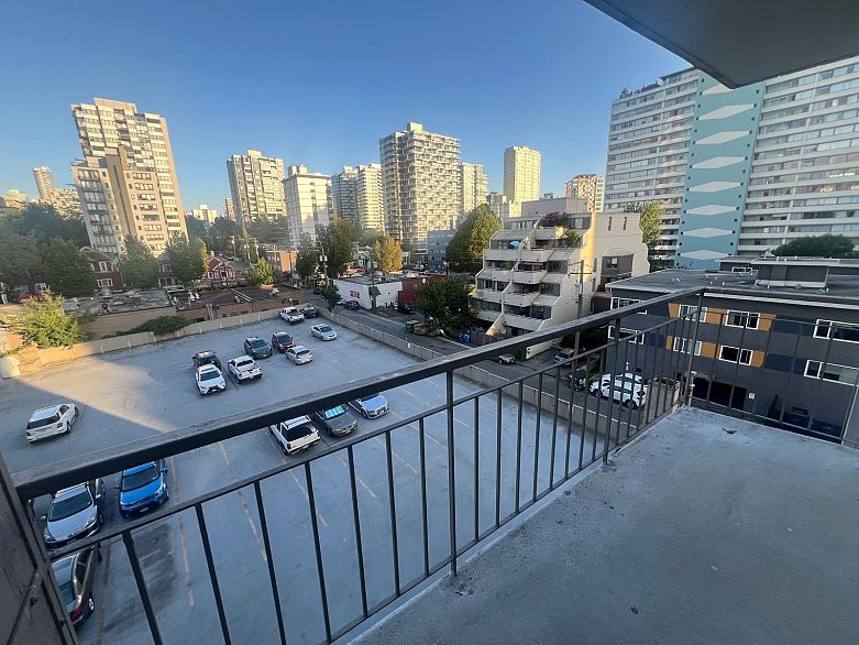 501 1850 Comox Street