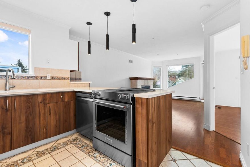 402 1959 W 2ND AVENUE, Vancouver BC V6J 1J2