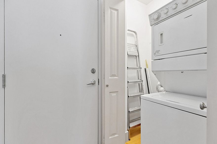 423 8988 Hudson Street