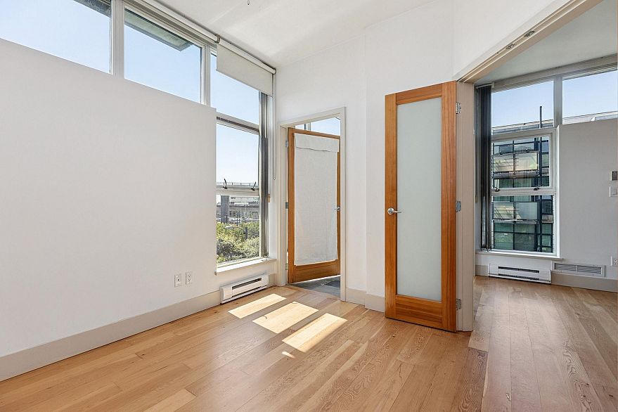 423 8988 Hudson Street