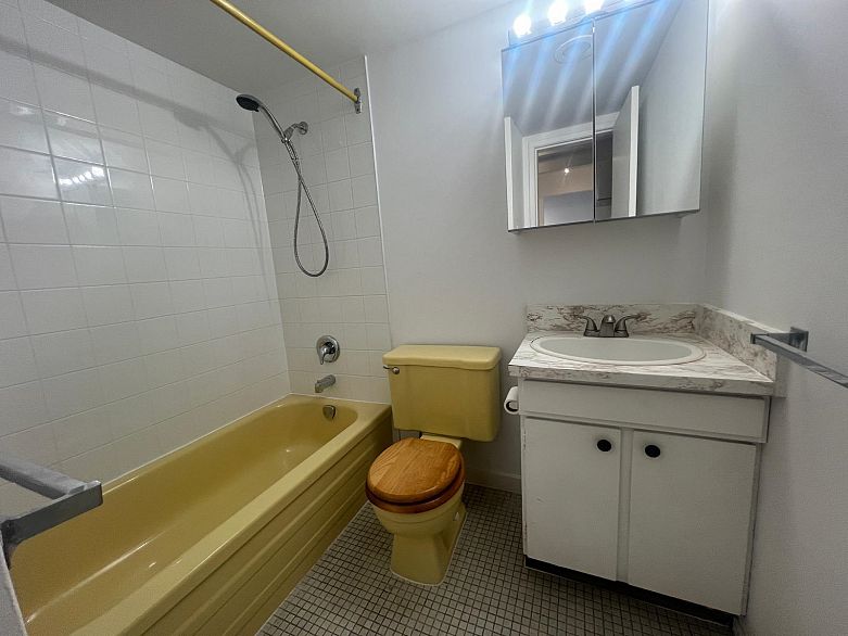 501 1850 Comox Street