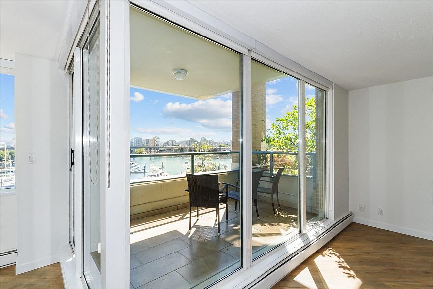 610 1228 Marinaside Crescent