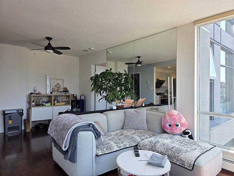 2709 1008 Cambie Street