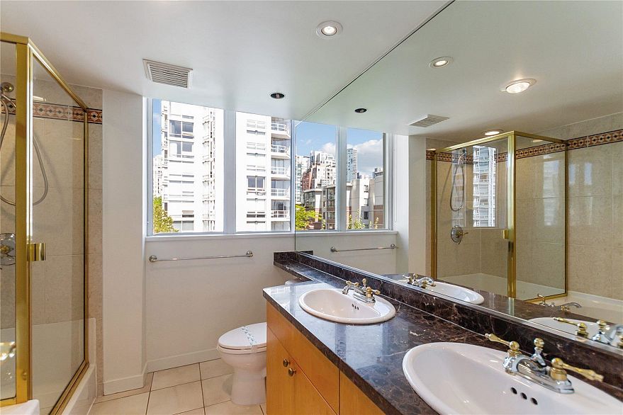 610 1228 Marinaside Crescent