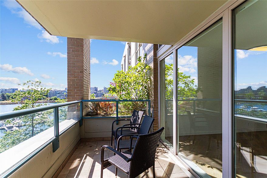 610 1228 Marinaside Crescent