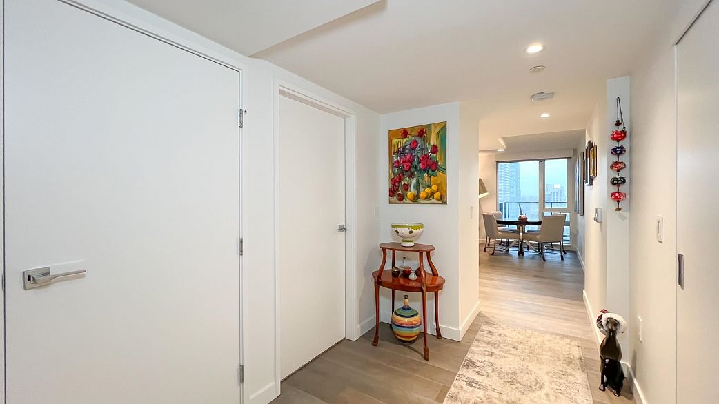 2705 1111 Richards Street