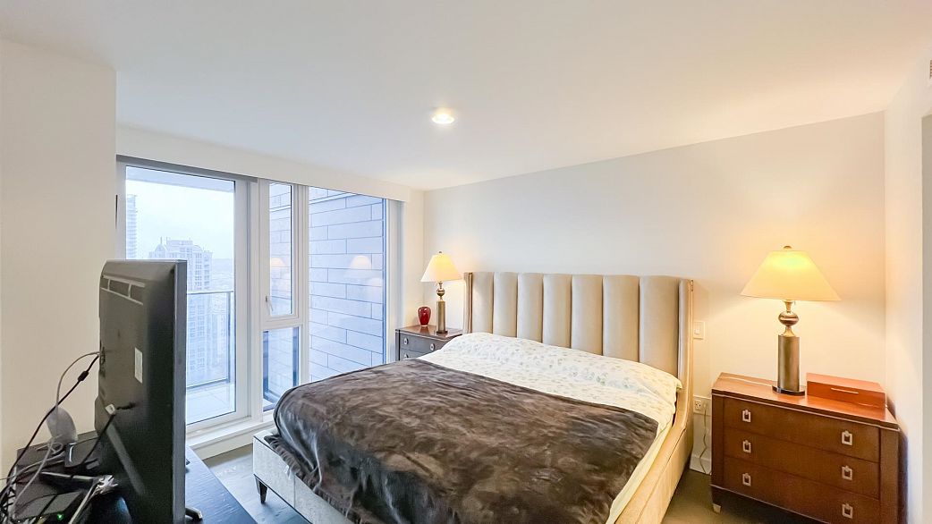 2705 1111 Richards Street