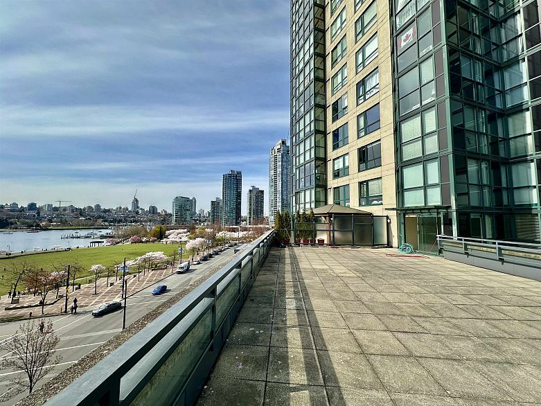 706 289 Drake Street