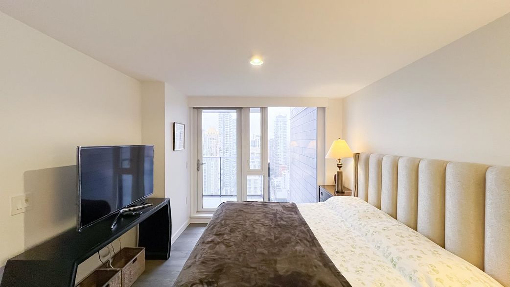 2705 1111 Richards Street