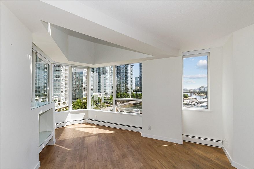 610 1228 Marinaside Crescent