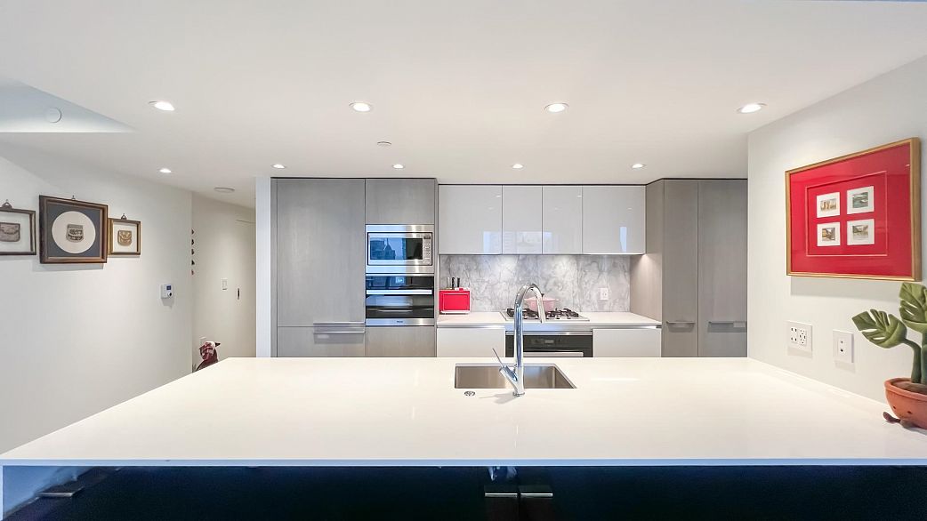 2705 1111 Richards Street