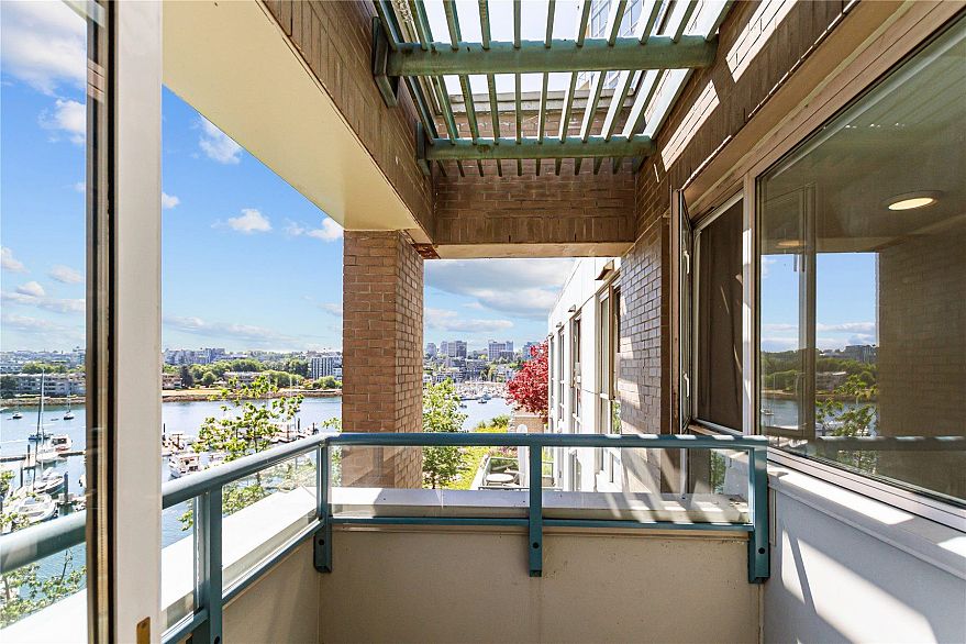 610 1228 Marinaside Crescent