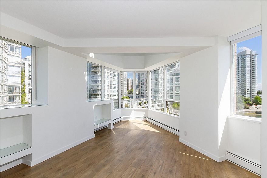 610 1228 Marinaside Crescent