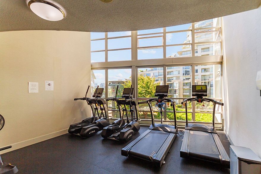 610 1228 Marinaside Crescent