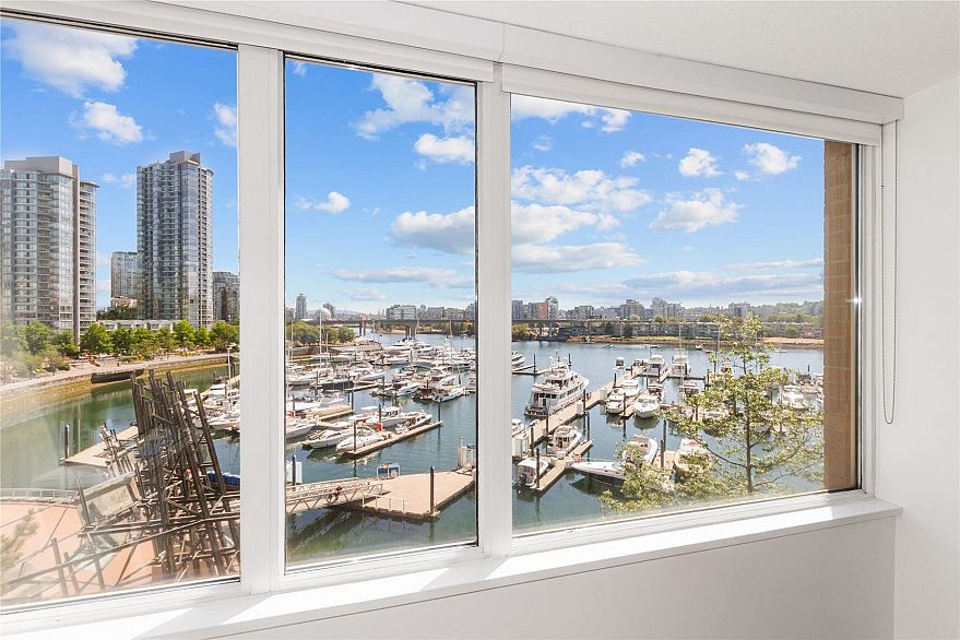 610 1228 Marinaside Crescent