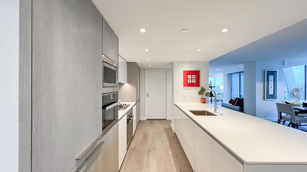 2705 1111 Richards Street