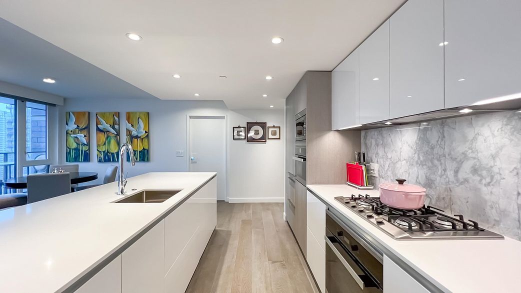 2705 1111 Richards Street