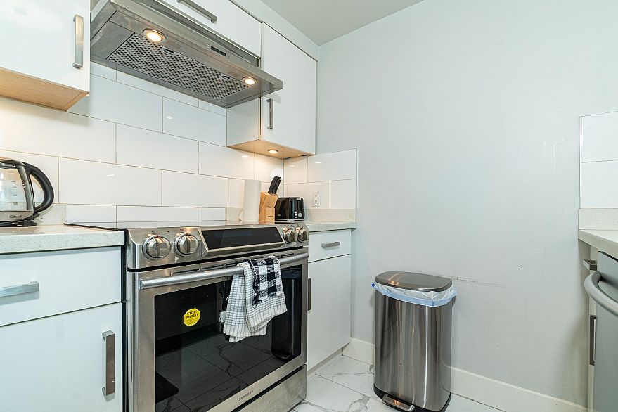 2205 1238 Melville Street