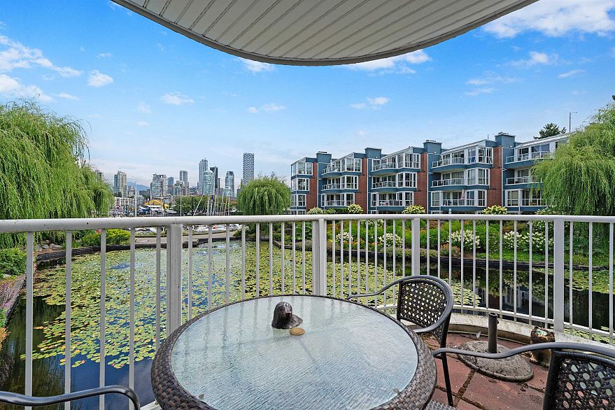 1525 Mariner Walk
