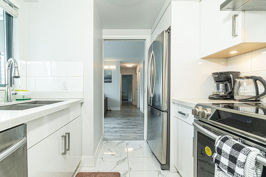 2205 1238 Melville Street