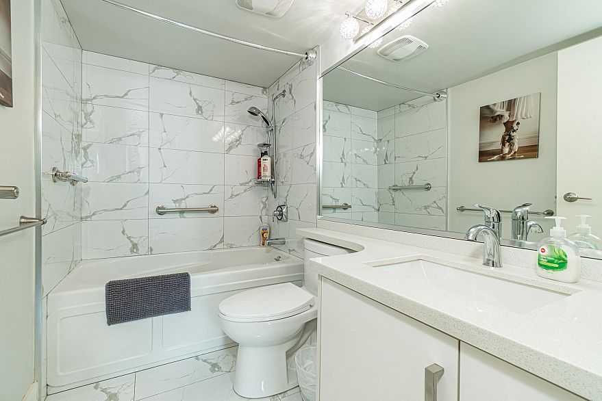 2205 1238 Melville Street