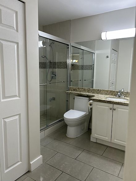 203 1958 E 47th Avenue