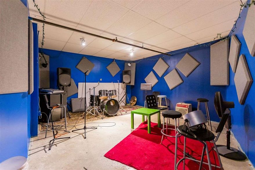 411 289 Alexander Street