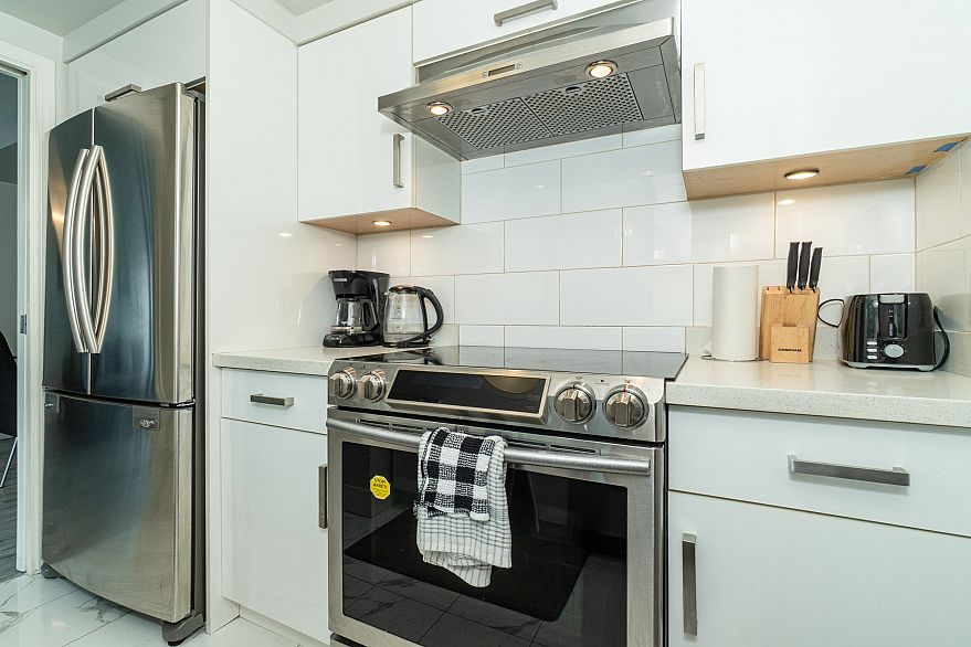 2205 1238 Melville Street