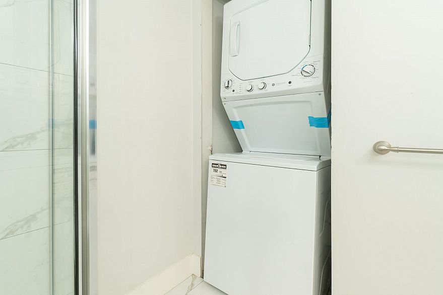 2205 1238 Melville Street