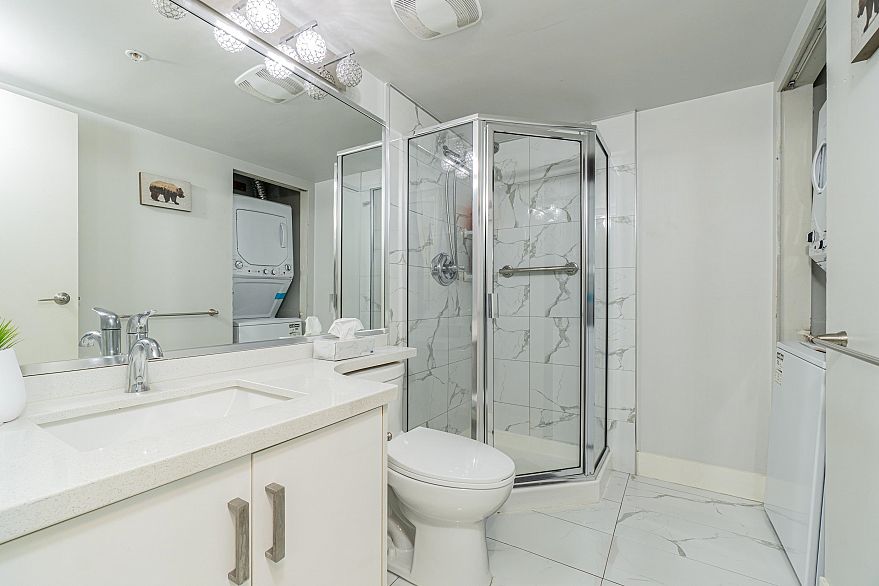 2205 1238 Melville Street