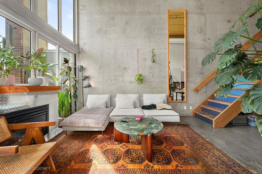 411 289 Alexander Street