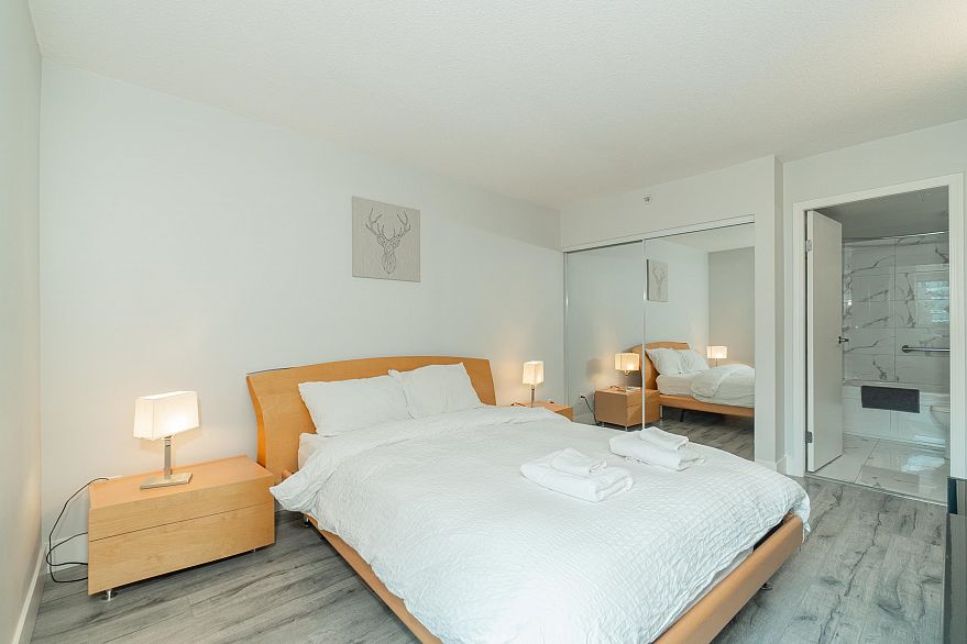 2205 1238 Melville Street