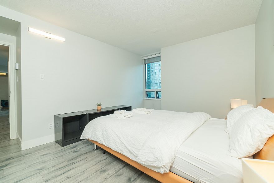 2205 1238 Melville Street